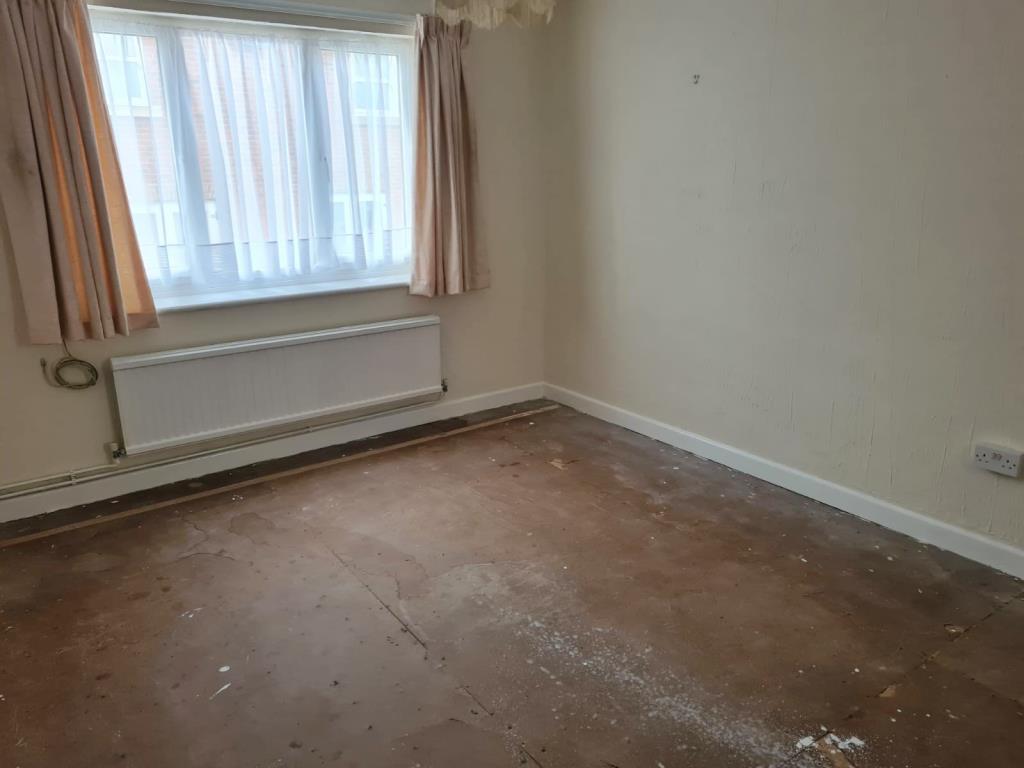 Lot: 32 - TOWN CENTRE SEVEN FLAT FREEHOLD RESIDENTIAL INVESTMENT - 